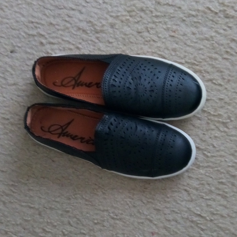This American eagle shoe